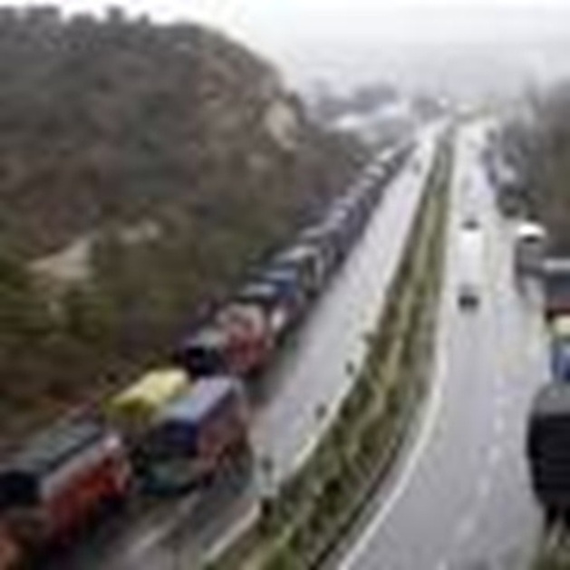 'Traffic suspended on Jammu-Srinagar National Highway amid Rains'